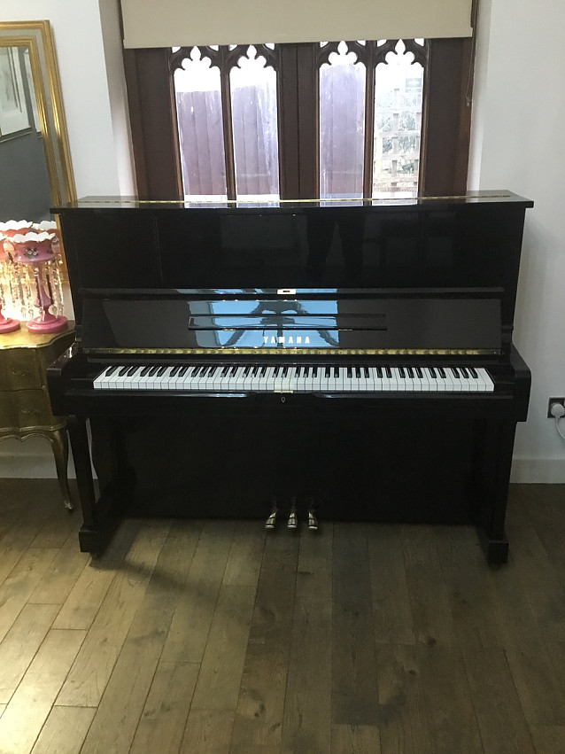 Yamaha UX1 1987